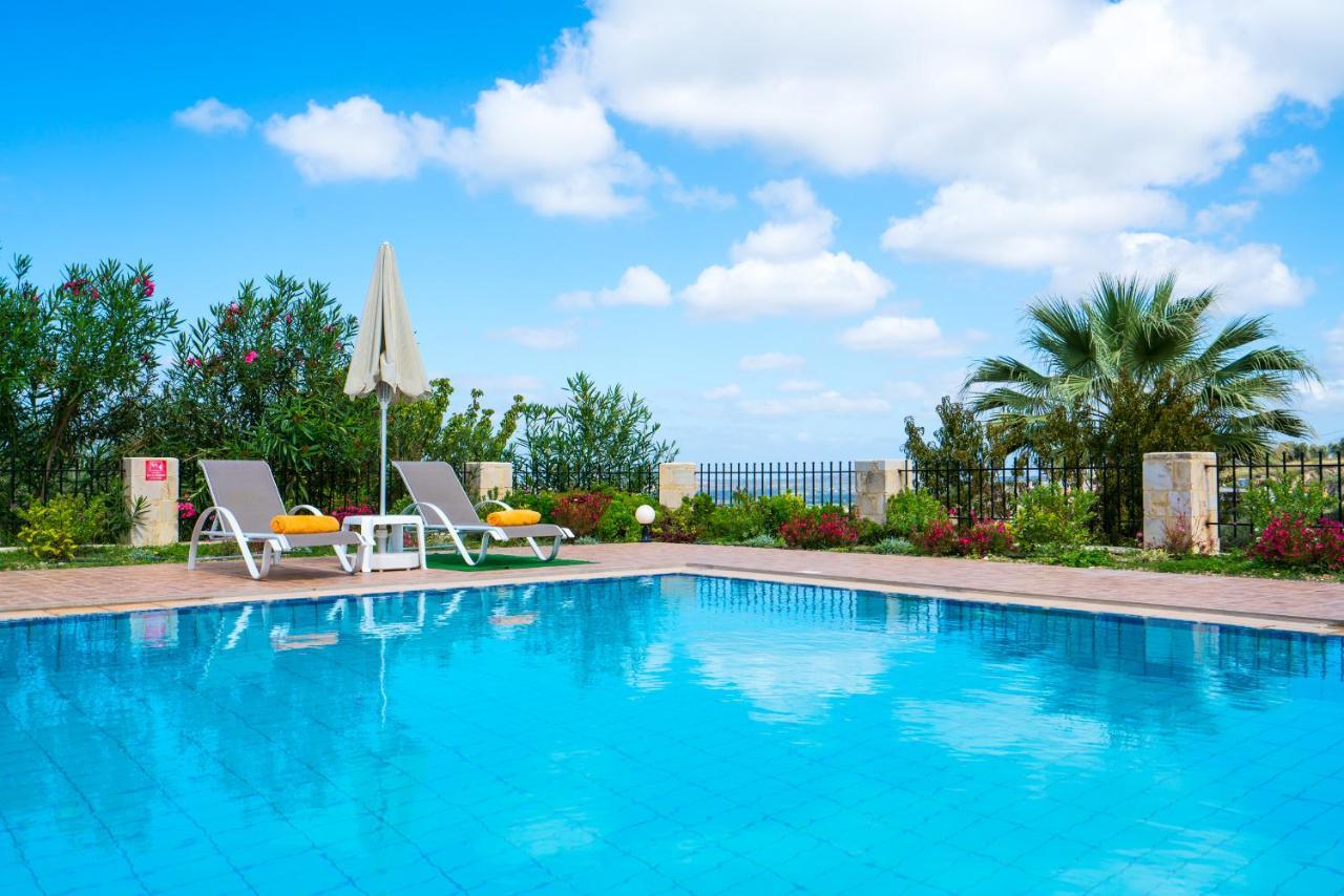 Villa Laga With Pool, 300M To Taverns, Childrens Area, Bbq! Kirianna Exterior foto